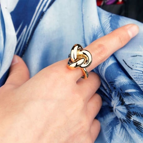 Knot rings