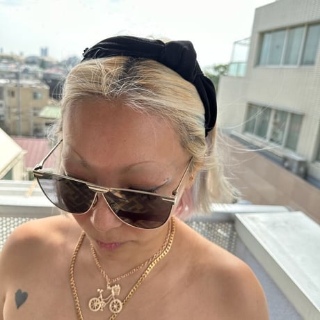 Asymmetric knot headband