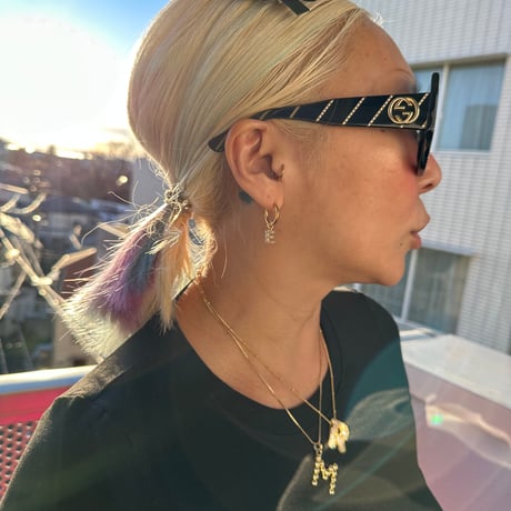 Kira lettered hoop earrings ( 片耳用)
