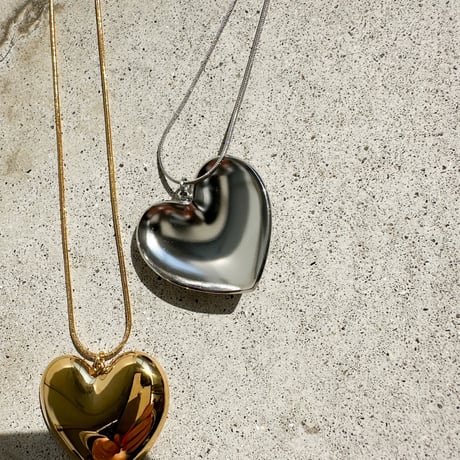 Simple heart necklace