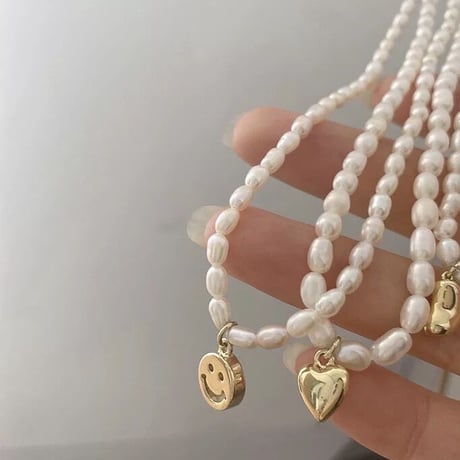 Freshwater pearl necklace w tiny top