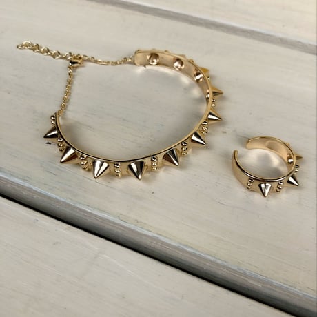 Gold design bracelet and ring set