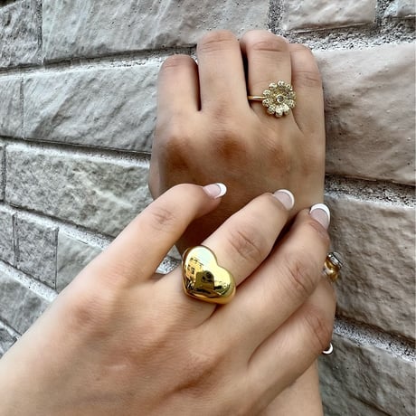 Gold flower ring