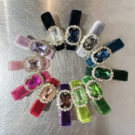 Tiny  velour bijoux clip pins