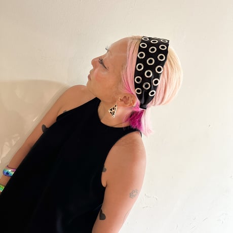 Headband w eyelet