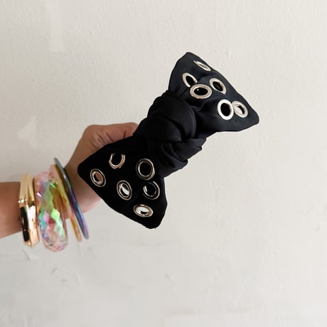 Headband w eyelet