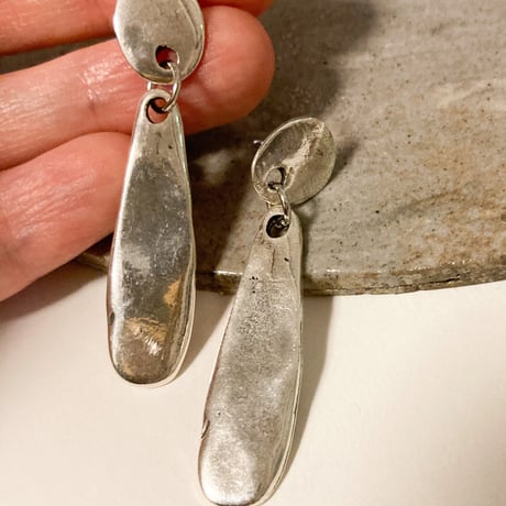 Otro accesorio / Thin plated earrings