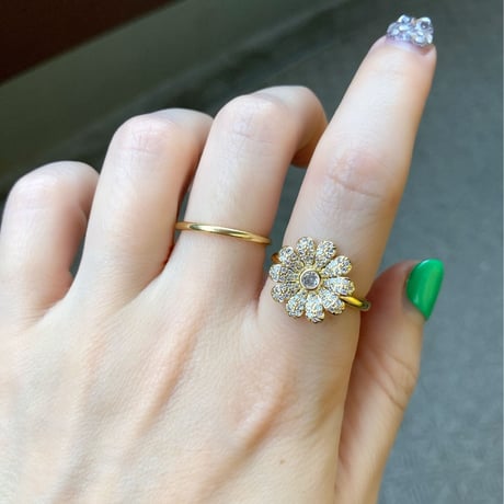 Gold flower ring
