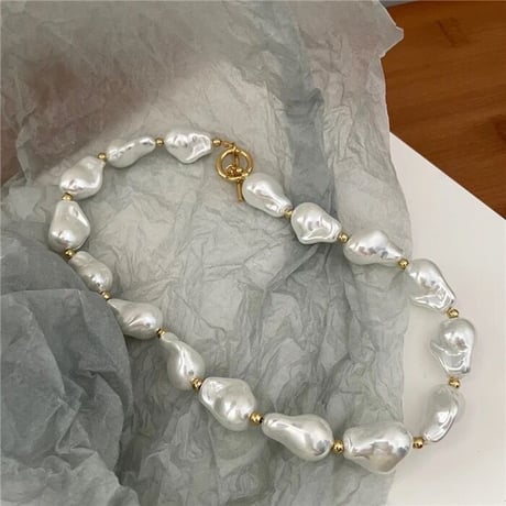 Fake baroque pearl necklace