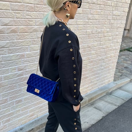 Side eyelet top