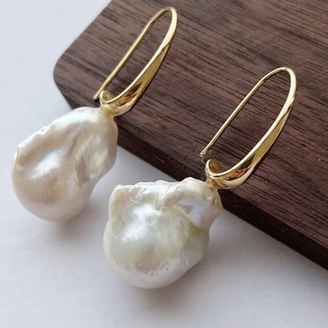 Baroque pearl hook earrings