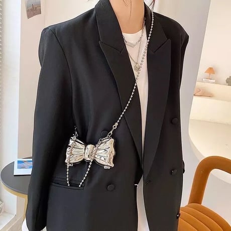 Tiny metal bow bag