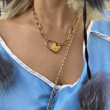 Chunky gold lock necklace