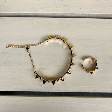 Gold design bracelet and ring set