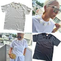 Flower neck tee