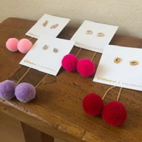 Wild flower pompom earring