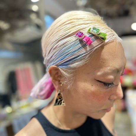 Tiny  velour bijoux clip pins