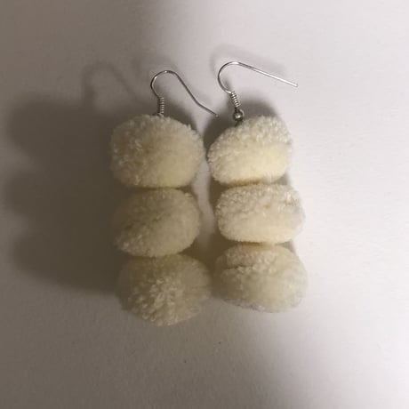 Pompom earrings