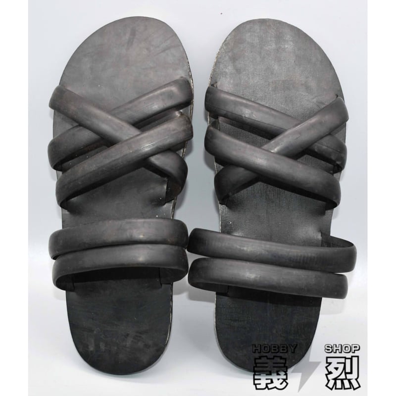 ベトナム、ホーチミン製・祭壇人形2体と蝋燭立て ベトナム、ホーチミン製・祭壇人形2体と蝋燭立て - メルカリ