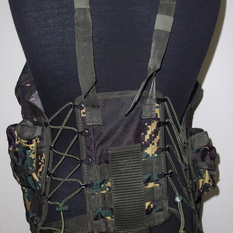 06式通用単兵携行具　中国人民解放軍タクティカルベルト　ポーチ多数あり　中国軍 06式通用単兵携行具 中国人民解放軍タクティカルベルト ポーチ