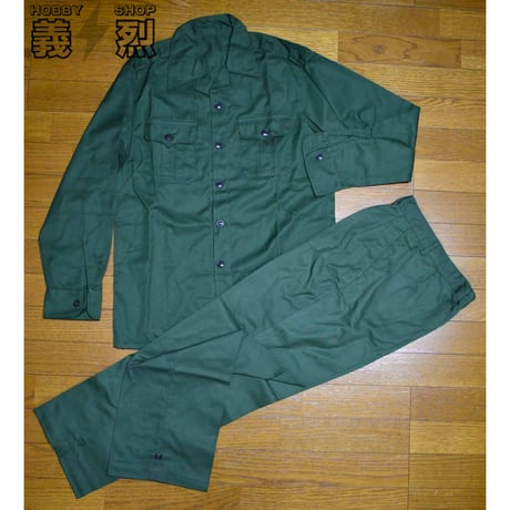 北朝鮮軍 人民軍 複製品 中田商店 制服 Mサイズ 未使用品 北朝鮮軍制服上下・野戦帽 中田商店複製品 実物ショルダーポーチ