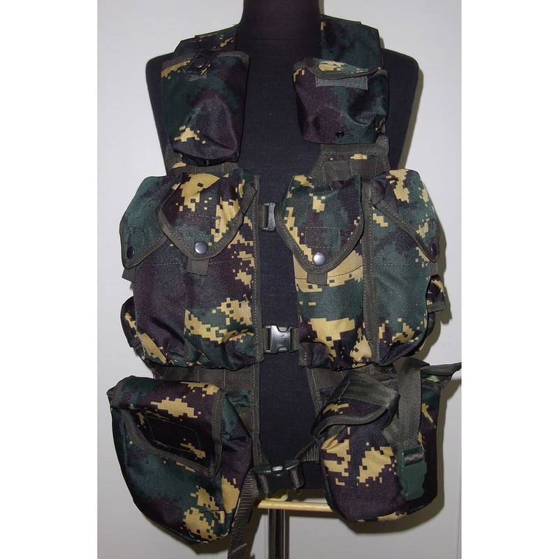 06式通用単兵携行具　中国人民解放軍タクティカルベルト　ポーチ多数あり　中国軍 06式通用単兵携行具 中国人民解放軍タクティカルベルト ポーチ