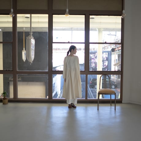 relaxed wide pants/white