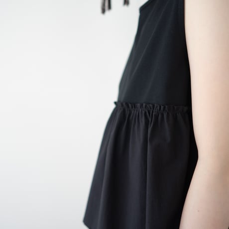 organic long-staple cotton/gathered sleeveless top /black