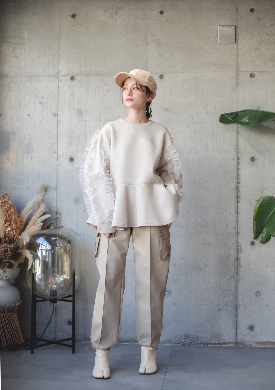 BéBéoD フリル付きグレー スウェット BéBéoD フリル付きグレー スウェット