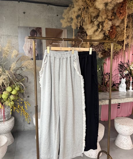 【新品】MAKE-AI メイクアイ　フリルボアポンチョ 新品】MAKE-AI メイクアイ フリルボアポンチョ Make ai]フリル