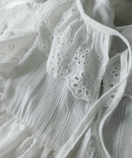 （select）パンチングレースブラウス