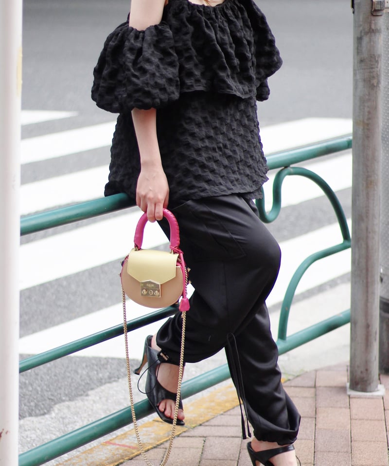 ブラック オフショルダー フリル トップス FREEサイズ original)フリル