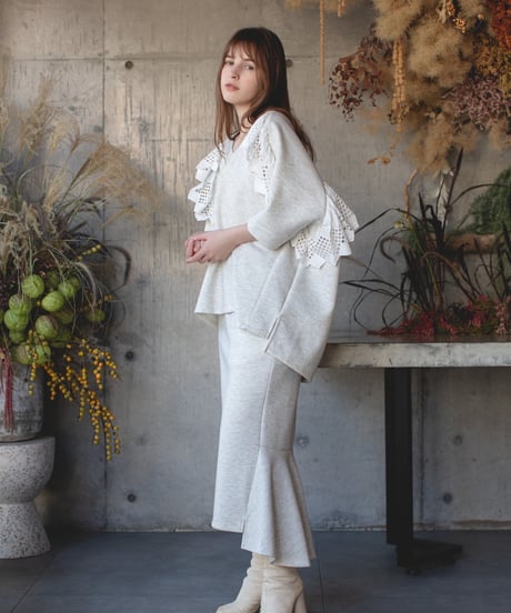 【新品】MAKE-AI メイクアイ　フリルボアポンチョ 新品】MAKE-AI メイクアイ フリルボアポンチョ