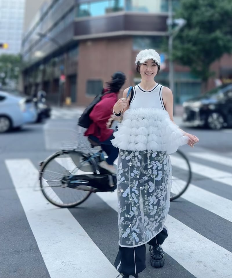 イッセイミヤケ　レア　青・銀Vネックタンクトップ イッセイミヤケ レア 青・銀Vネックタンクトップ