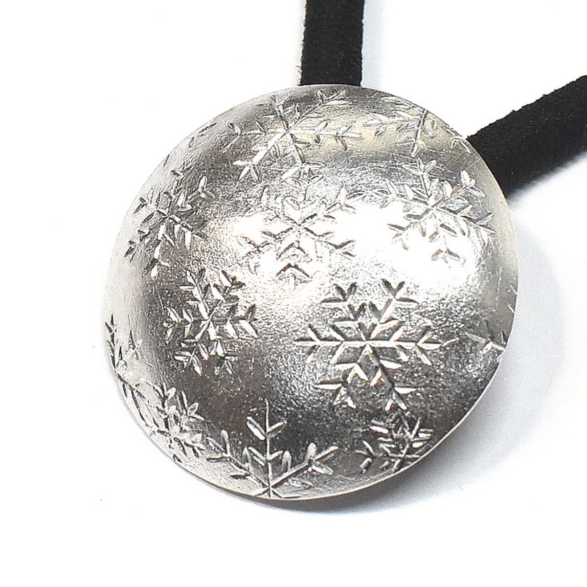 ゆきそら751*ヘアゴム ゆきそら様専用751*ヘアゴム 雪の結晶模様 大ぶり シルバーヘアゴム yu-013