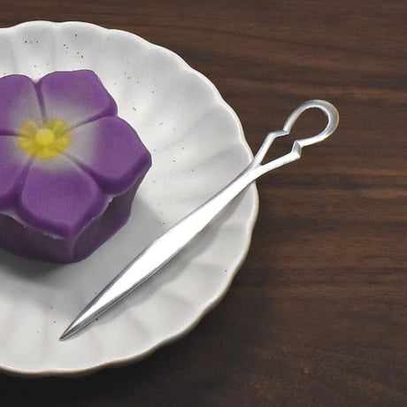 銀の菓子楊枝　透かし模様