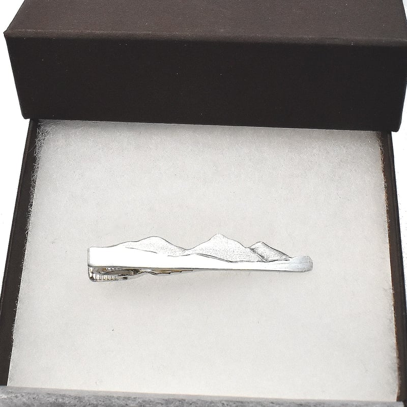 ネクタイピン 剣モチーフ 18k アクセサリー 詳細不明 現状 ネクタイピン 剣モチーフ 18k アクセサリー 詳細不明 現状