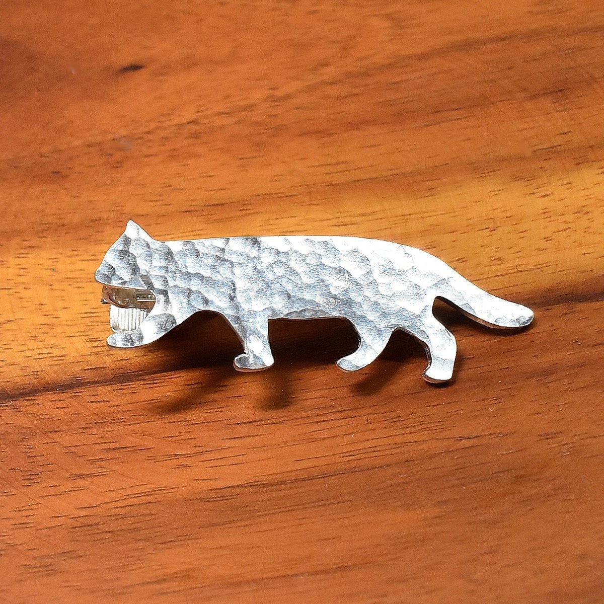 K18・silverタイピン YANMAR ヤンマー K18・silverタイピン YANMAR ヤンマー 猫 シルエット 槌目模様
