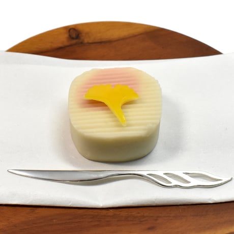 きれいな羽 銀の菓子楊枝 透かし模様