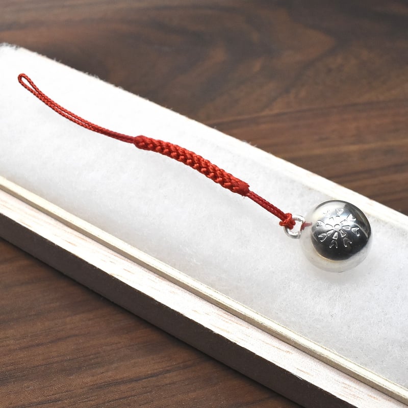 銀の鈴 守り鈴の根付 花の刻印模様 直径17mm | シルバーアクセサリー