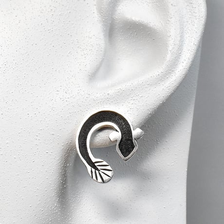ウナギ シルバーピアス　片耳用