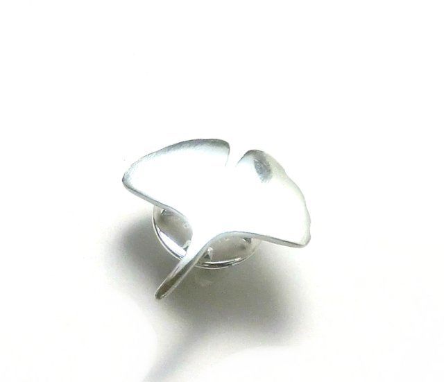 銀杏のシルバーピンブローチ | シルバーアクセサリー工房アンク