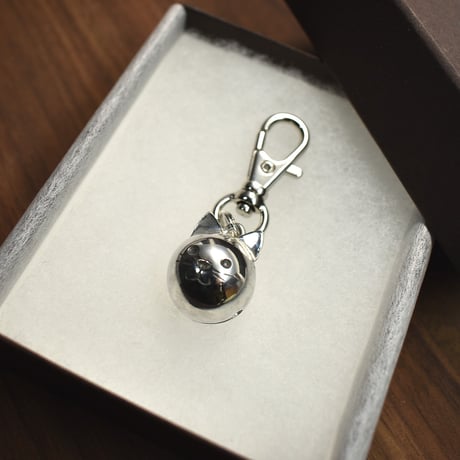 猫 鈴 キーホルダー silver製