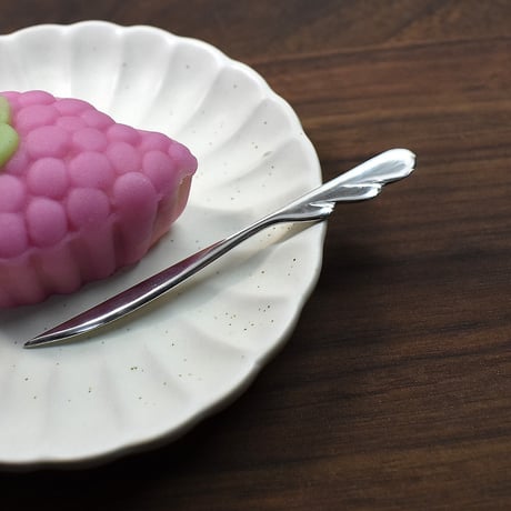 羽の銀の菓子切り（楊枝）