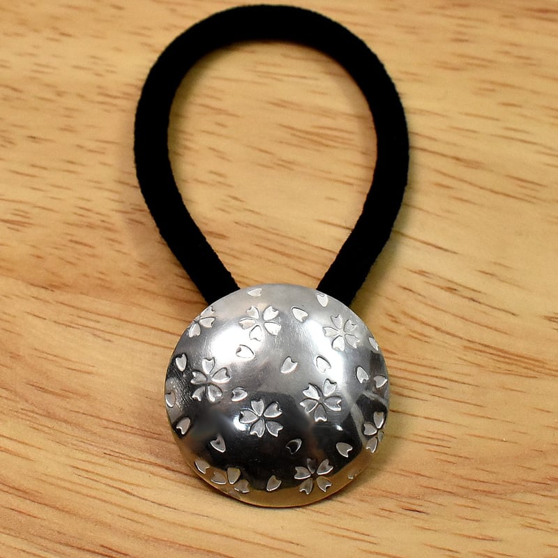 桜の花びら 円形 シルバーヘアゴム 一点物 No-07 | シルバー