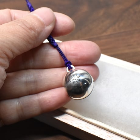 銀の鈴 太陽模様の根付 直径17mm