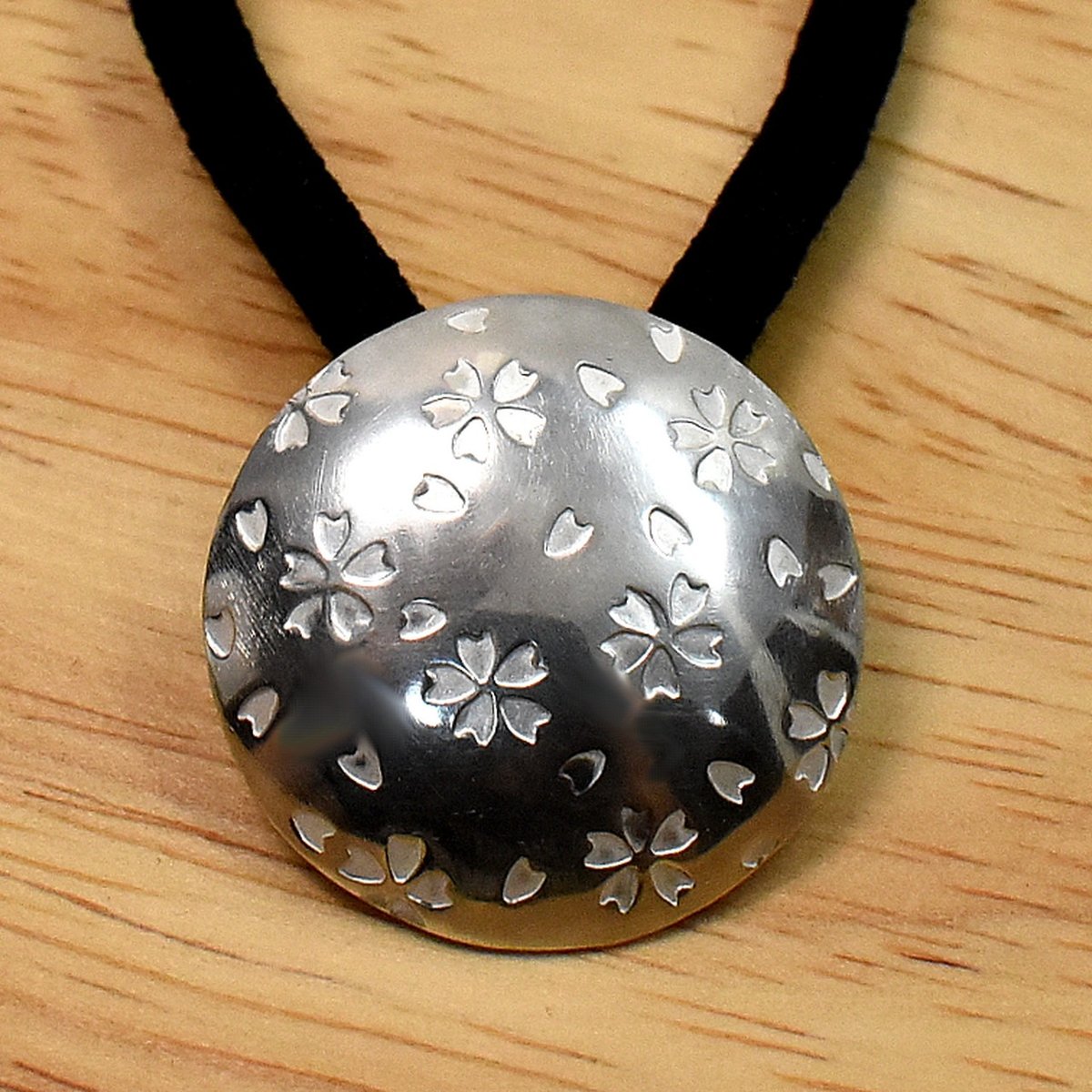 桜 シェル入り ヘアゴム 桜の花びら 円形 シルバーヘアゴム 一点物 No-07 | シルバー