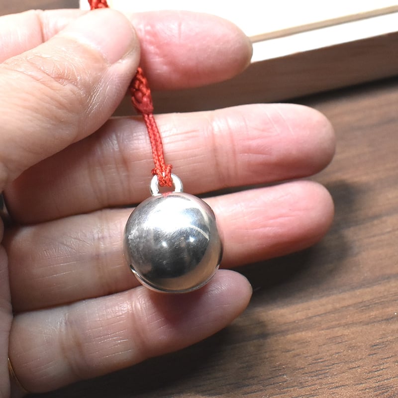 銀の鈴 守り鈴の根付 花の刻印模様 直径17mm | シルバーアクセサリー