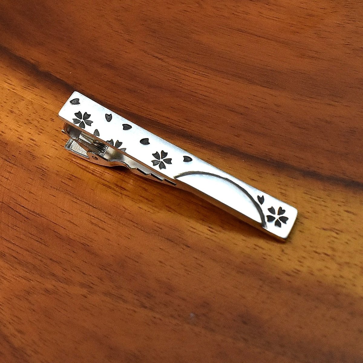 満月と桜 シルバーネクタイピン 燻し仕上げ | シルバーアクセサリー