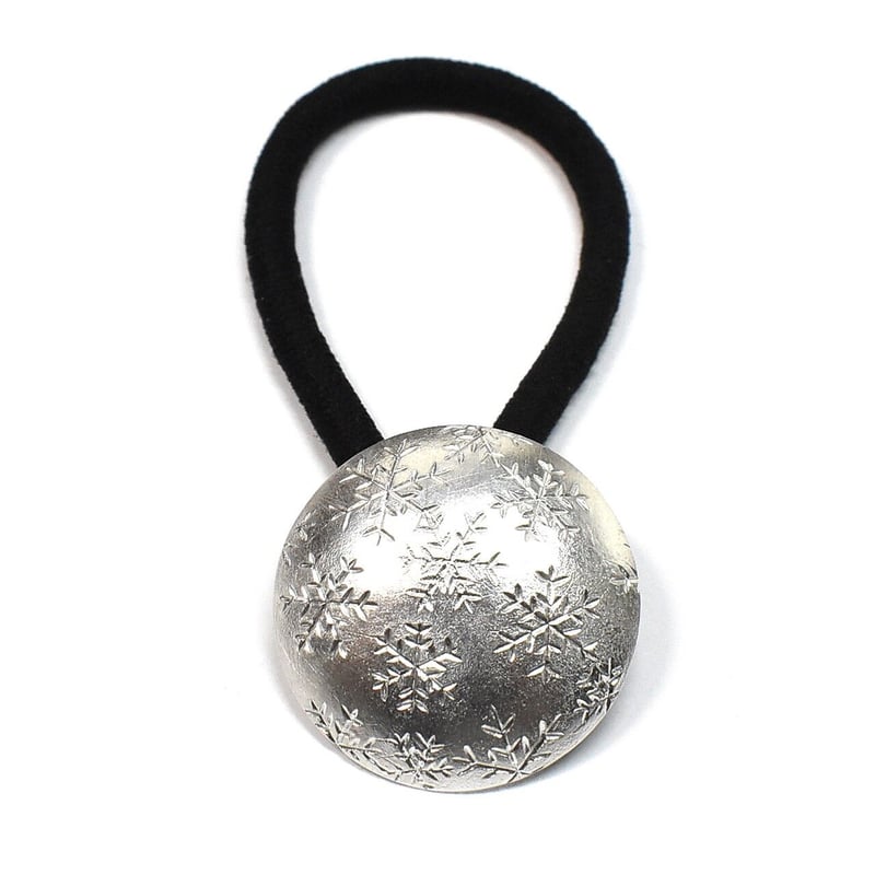 ゆきそら680*ヘアゴム ゆきそら様専用680*ヘアゴム 雪の結晶模様 大ぶり シルバーヘアゴム yu-013